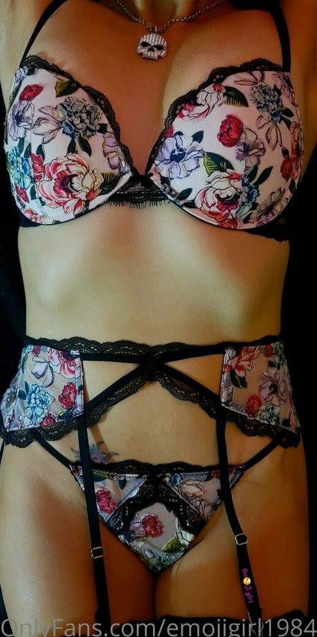 secretary onlyfans sexy depiction