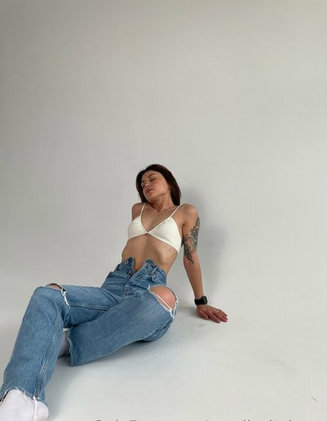 amelia holmes nude only fans