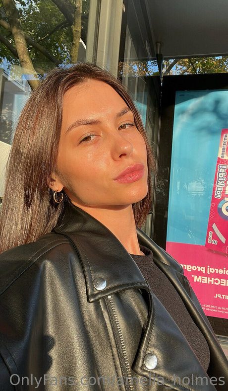 amelia holmes onlyfans naked leaked