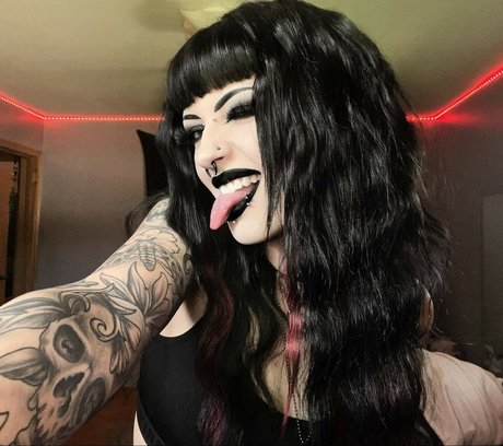 Alyssa Rayn nude onlyfans pics