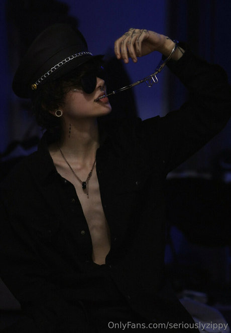 seriouslyzippy nude porn onlyfans