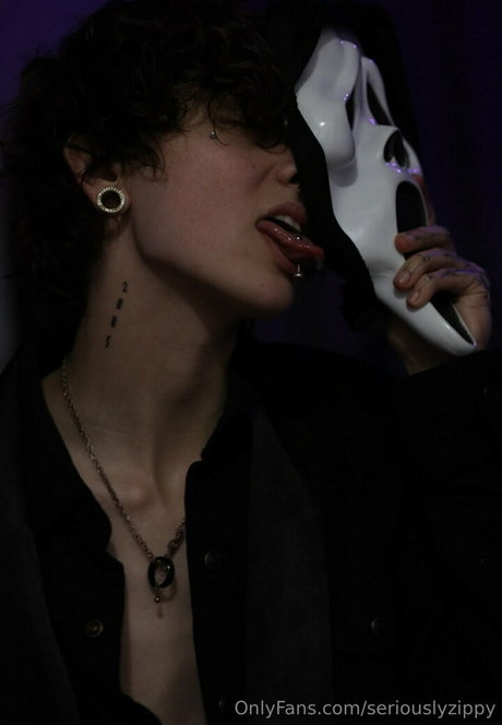 seriouslyzippy tits onlyfans