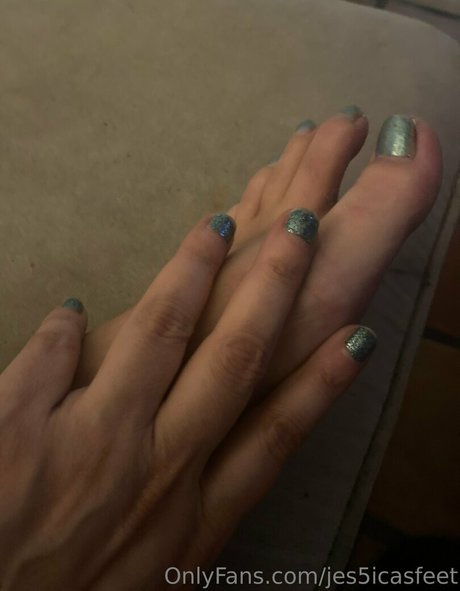 jes5icasfeet onlyfans striptease