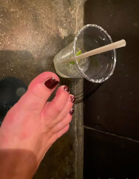 jes5icasfeet nude onlyfans leak