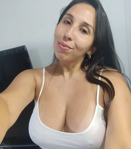 Estefania Moreira strip onlyfans