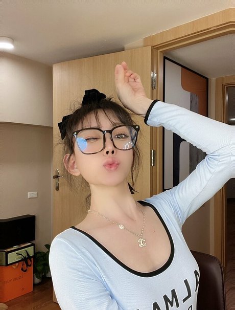 TS Xinxiaoxian_ onlyfans posts