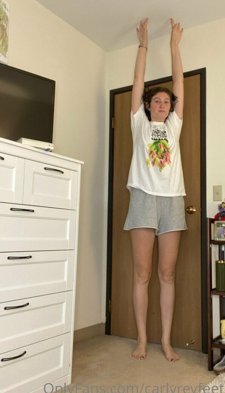 carlyreyfeet onlyfans leaked photos