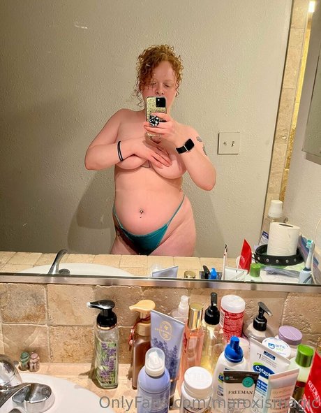 maroxismagic topless onlyfans
