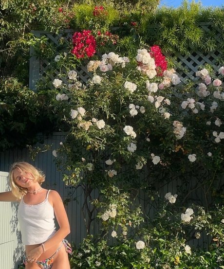 Claire Rosinkranz onlyfans naked leaked