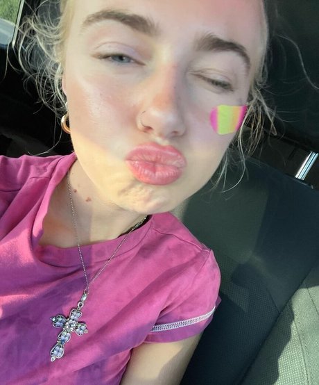 Claire Rosinkranz onlyfans desnuda