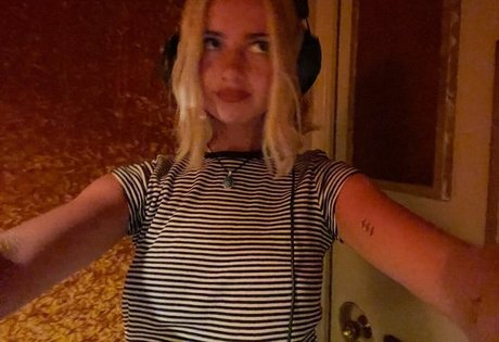 Claire Rosinkranz nudes onlyfans leaks