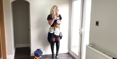 Foxy Geek Girl only fans sex