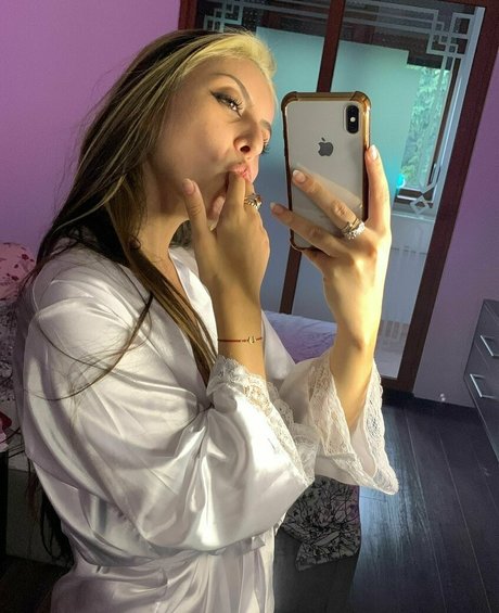 gloria2m onlyfans nsfw