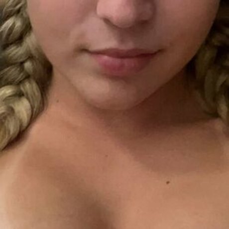 Bella Dendel onlyfans striptease