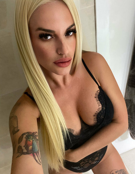 bebitagold onlyfans model images