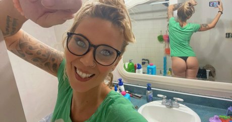 badcandyy onlyfans sex leak