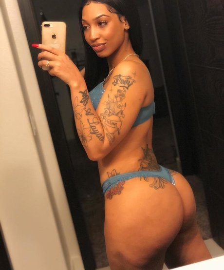 Shethickyyy only fans nudes