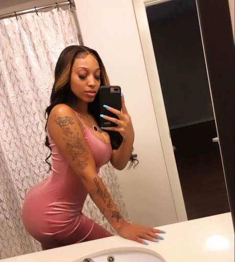 Shethickyyy is on onlyfans