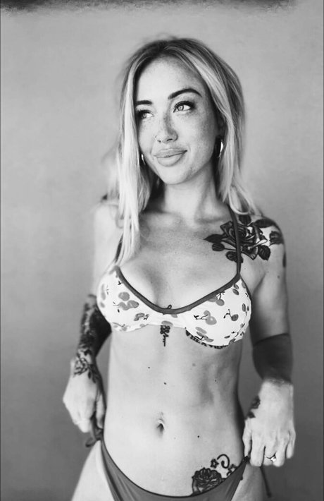 rachelelizabethx0 onlyfans tits