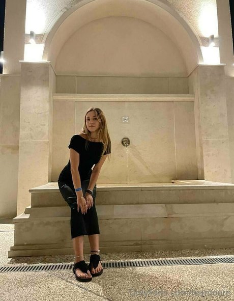 leamoore nude onlyfans leaked