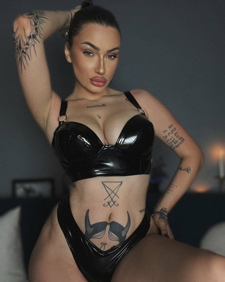 LaReinaMalvadaa onlyfans porn leaked