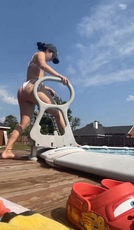 midget miki onlyfans posts