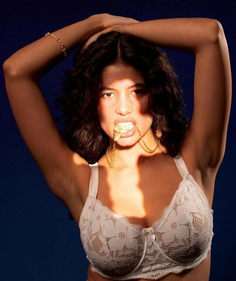 Isabella Carr strip onlyfans