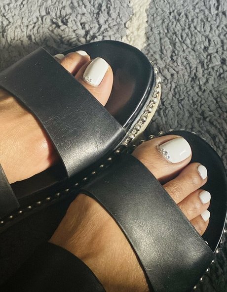 vee feet onlyfans leaked porn