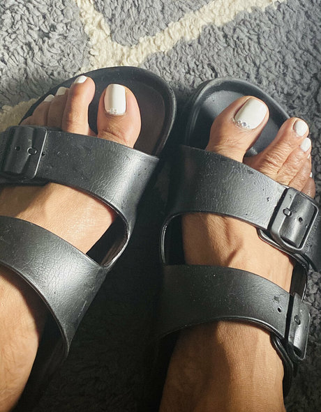 vee feet Profile image