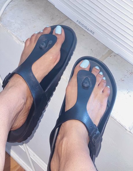 vee feet naked onlyfans leaks