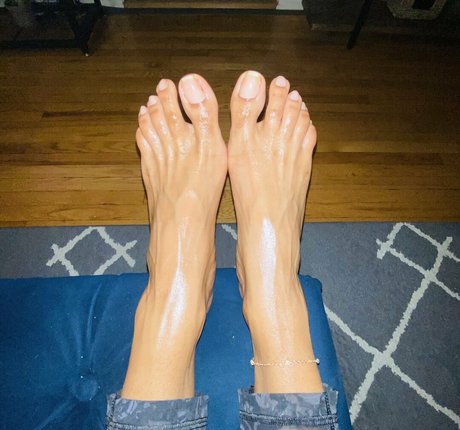 vee feet onlyfans xx