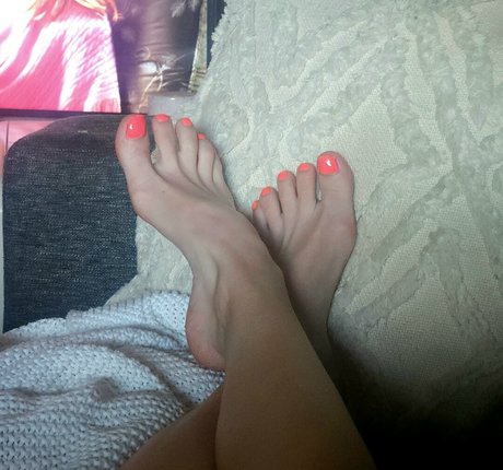 barefoot princess1922 onlyfans leaked dirtyship