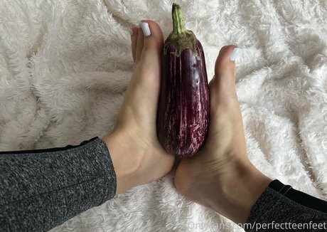 perfectteenfeet onlyfans model photos