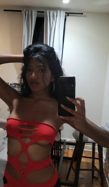 Tsunaamimommy  portrait