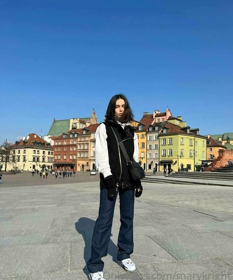 maryloveeeefree onlyfans free content