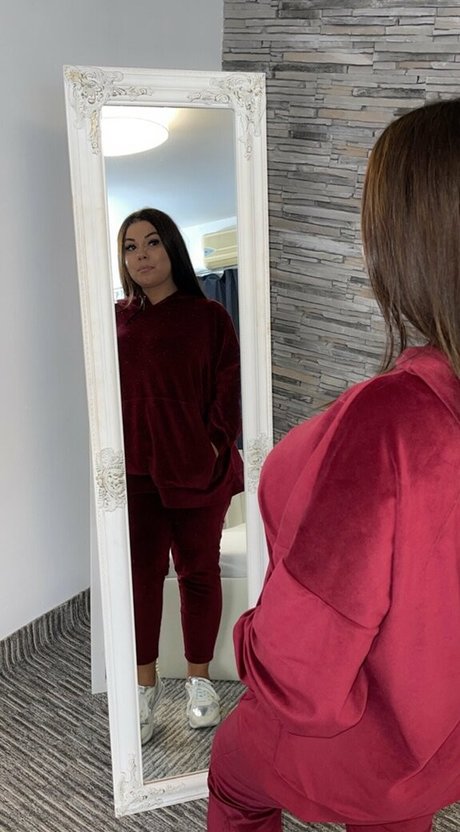 ariamoreu onlyfans model photos