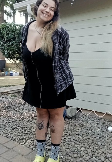 Gutr0t topless onlyfans