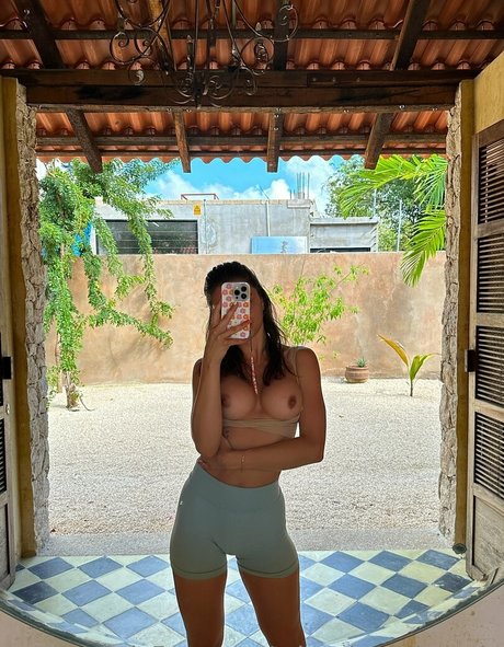 miaonlyonelovevip onlyfans naked