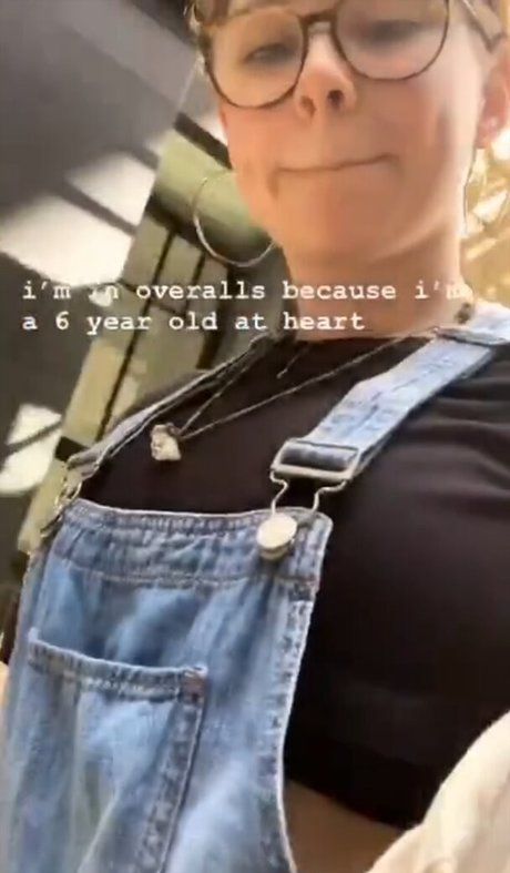 Mina Sundwall onlyfans topless