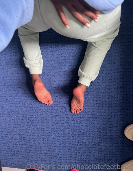 chocolatefeetbabe onlyfans model images