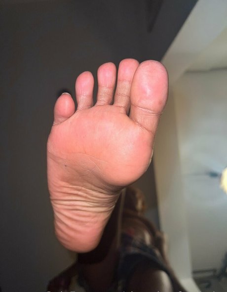 chocolatefeetbabe onlyfans pictures