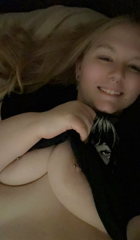 hneybadger onlyfans model photo