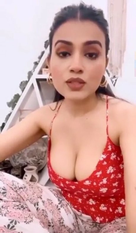 Nidhi Chaudhary nudes only fans