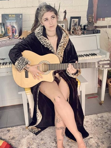 Sierra Ferrell nude onlyfans leak