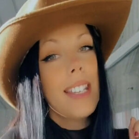 Malinmeral onlyfans leaks.