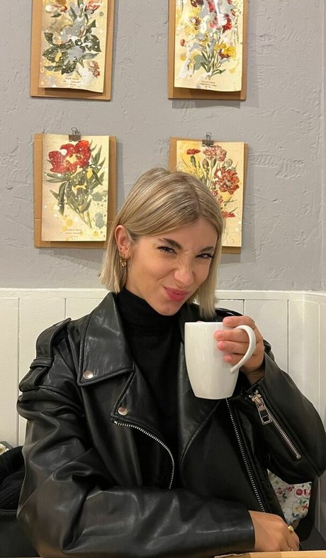 rebecastones onlyfans photos