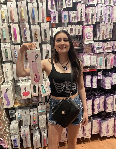 FloriGoAway nude onlyfans leak