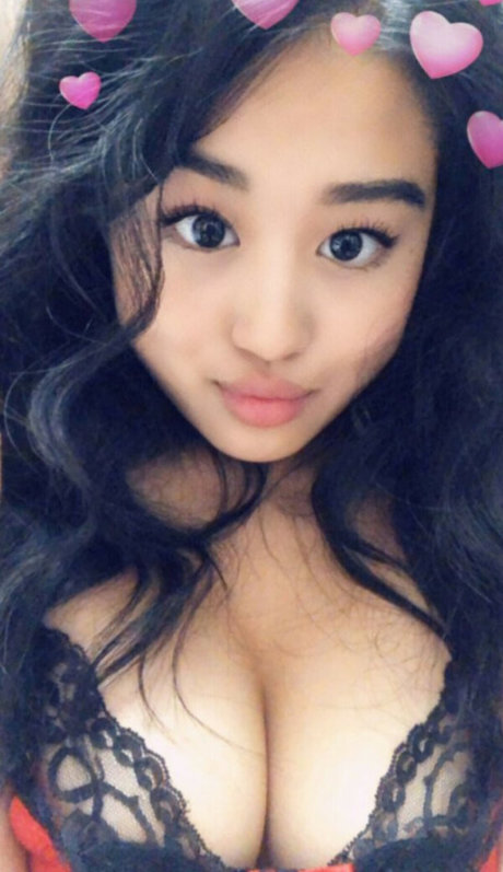 Leanna Yang onlyfans topless