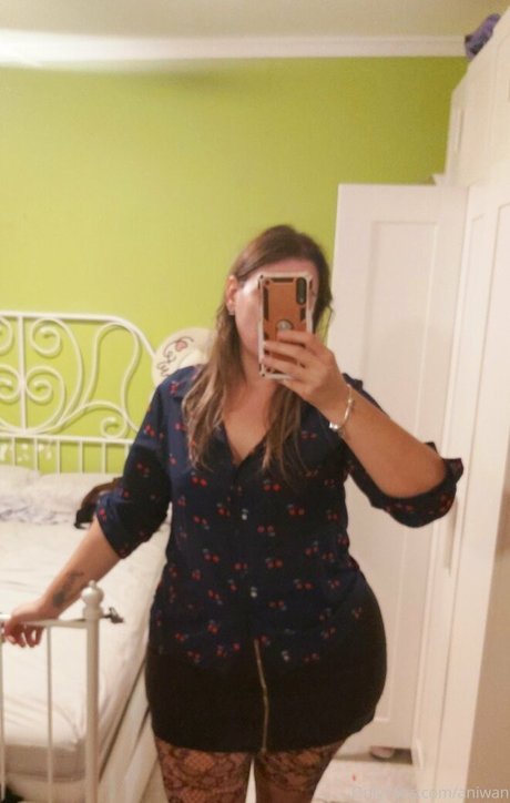 brunette wife onlyfans perfect print