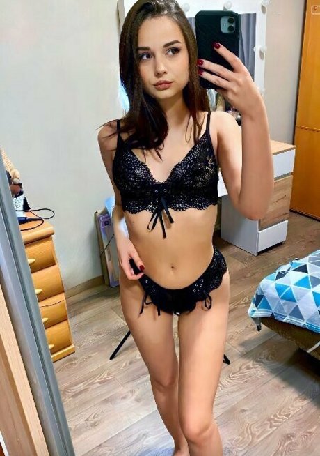 anna flirt onlyfans nude content